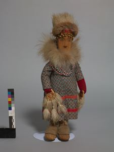 Image: Doll, Woman with Dance Fans/Finger Masks